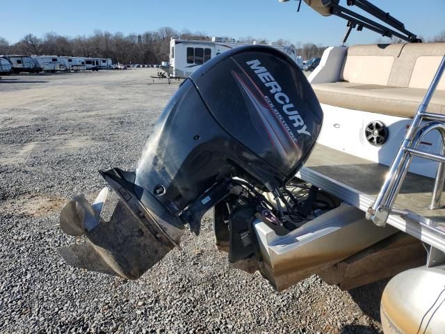 2019 Crestliner Boat