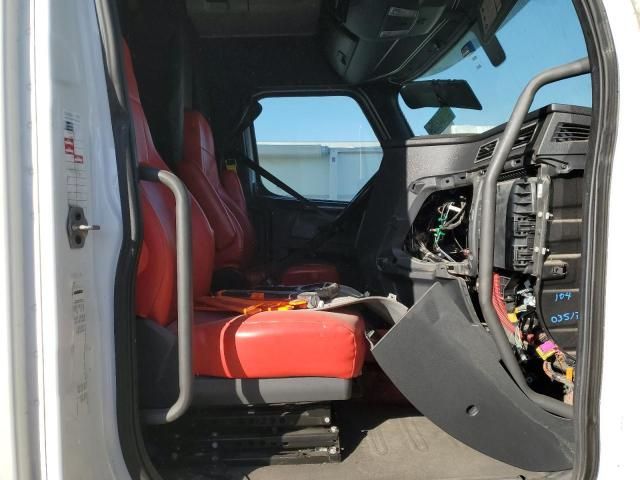 2019 Freightliner Cascadia 126