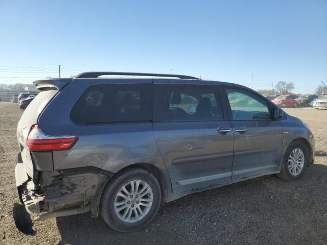 2017 Toyota Sienna XLE