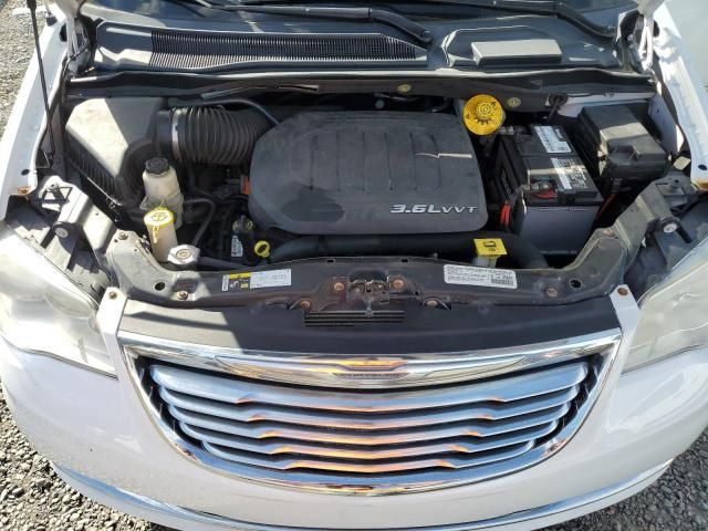 2014 Chrysler Town & Country Touring