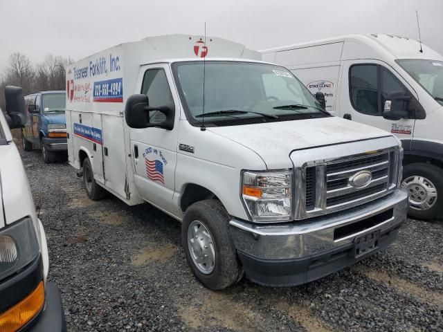 2021 Ford Econoline E350 Super Duty Cutaway Van