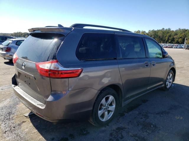 2018 Toyota Sienna LE