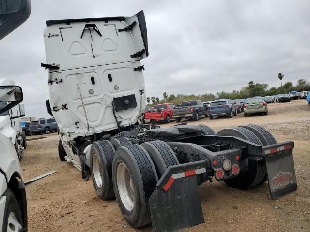 2018 Freightliner Cascadia 126