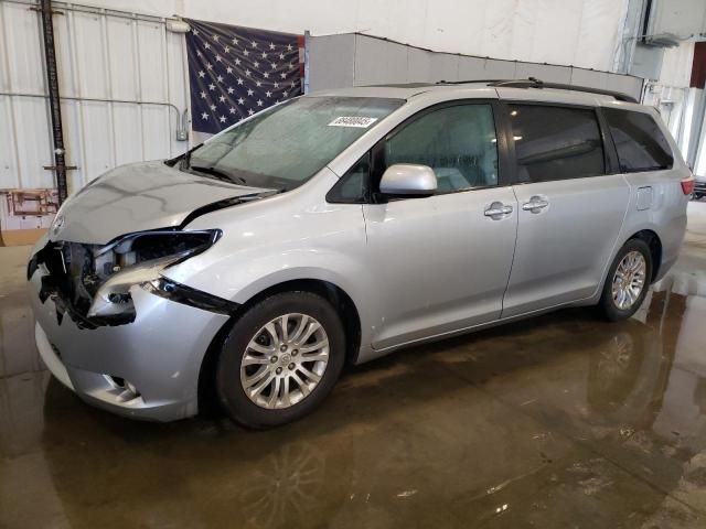 2016 Toyota Sienna XLE