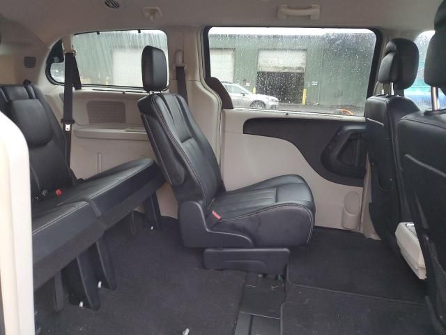 2014 Chrysler Town & Country Touring L