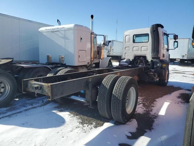 2018 Peterbilt 220