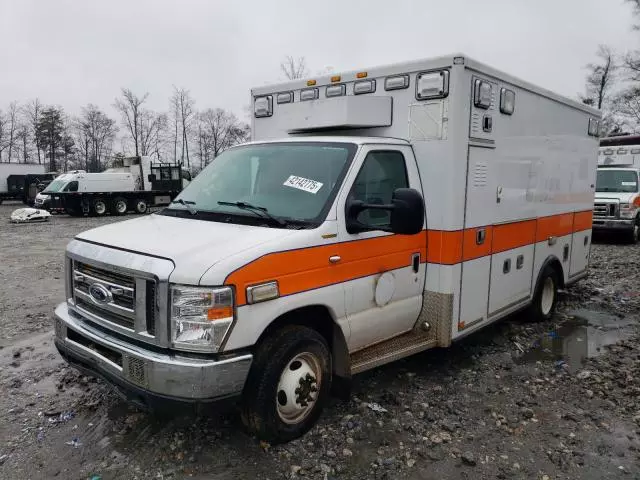 2017 Ford Econoline E450 Super Duty Cutaway Van