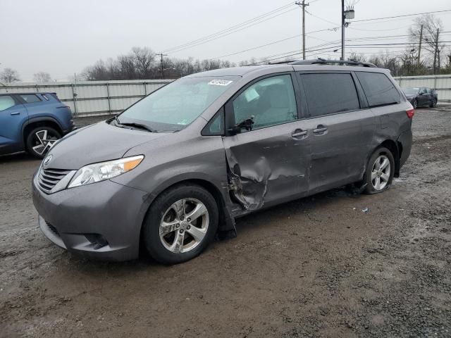 2017 Toyota Sienna LE