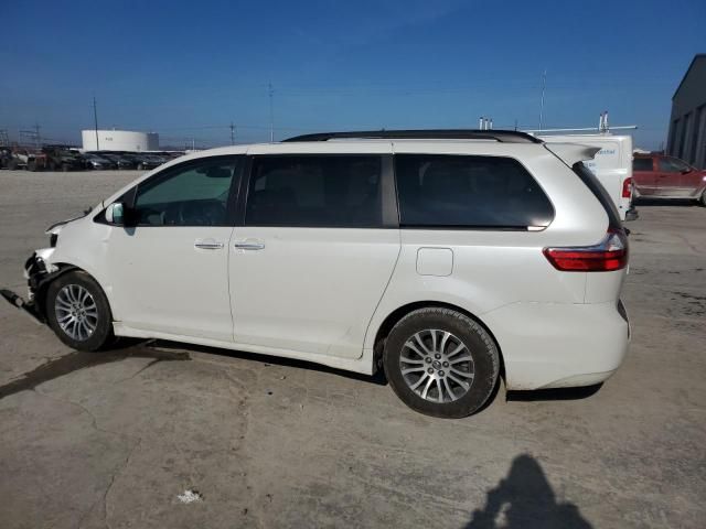 2020 Toyota Sienna XLE