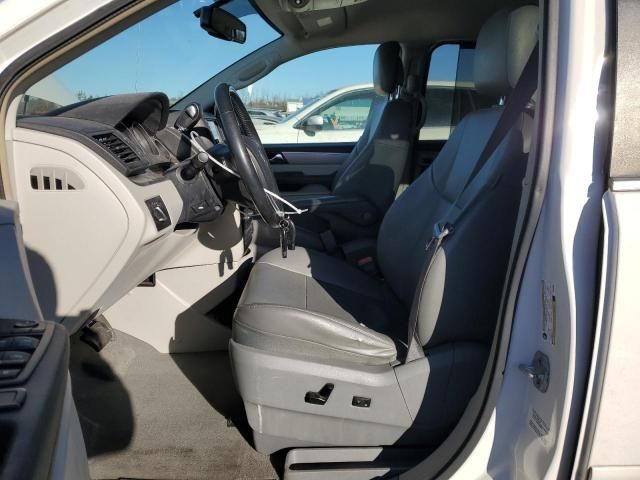 2012 Volkswagen Routan SE