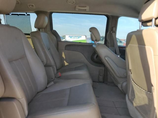 2014 Chrysler Town & Country Touring L