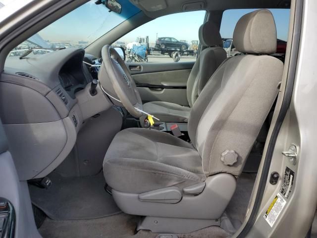 2005 Toyota Sienna CE