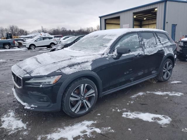 2023 Volvo V60 Cross Country Plus