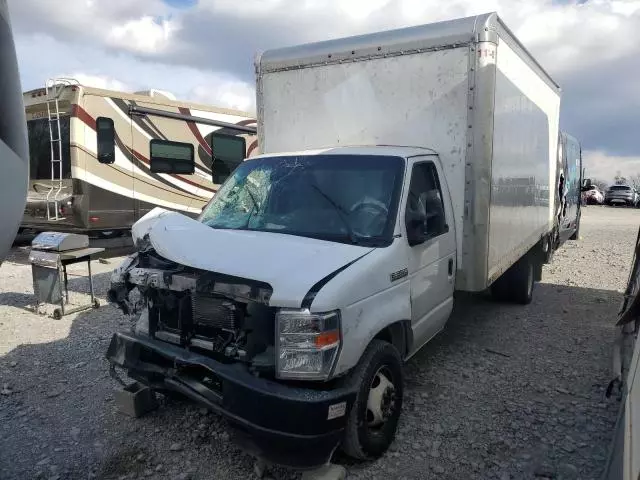 2022 Ford Econoline E350 Super Duty Cutaway Van