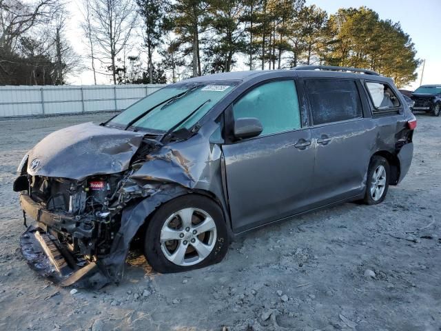 2017 Toyota Sienna LE