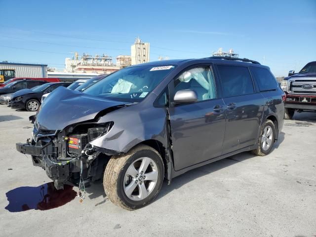 2018 Toyota Sienna LE