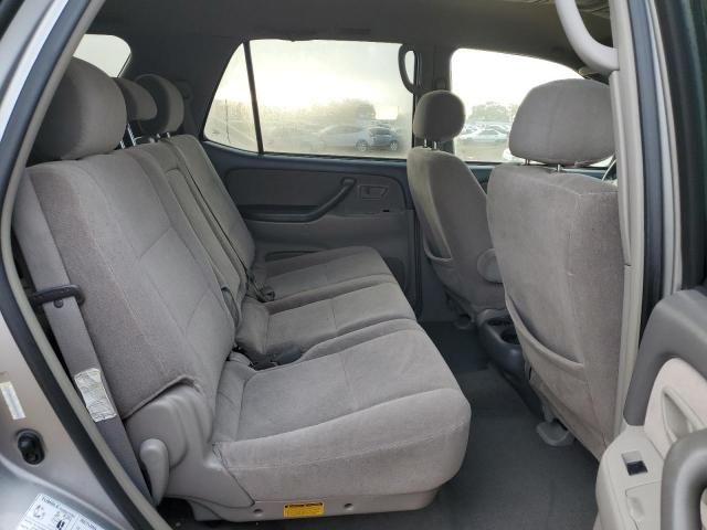 2004 Toyota Sequoia SR5