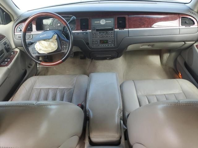 2003 Lincoln Town Car Signature