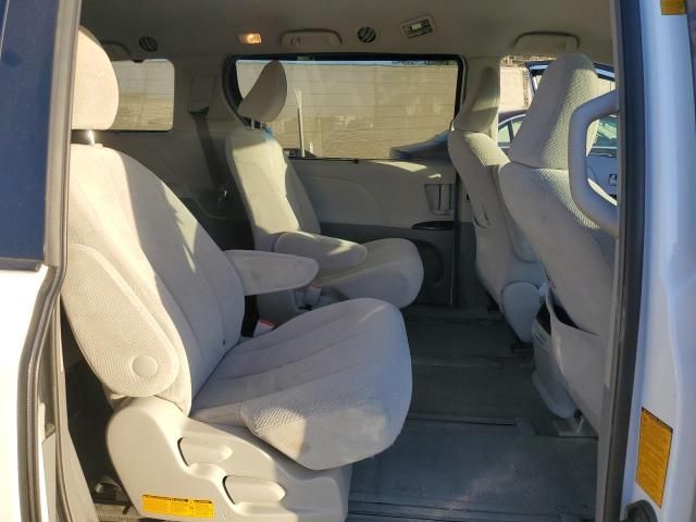 2013 Toyota Sienna LE