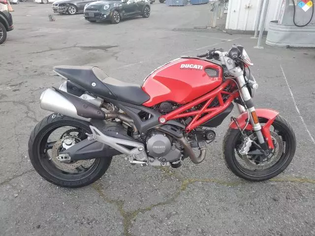 2011 Ducati Monster 696