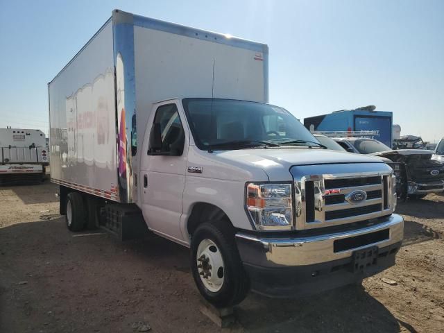 2022 Ford Econoline E450 Super Duty Cutaway Van