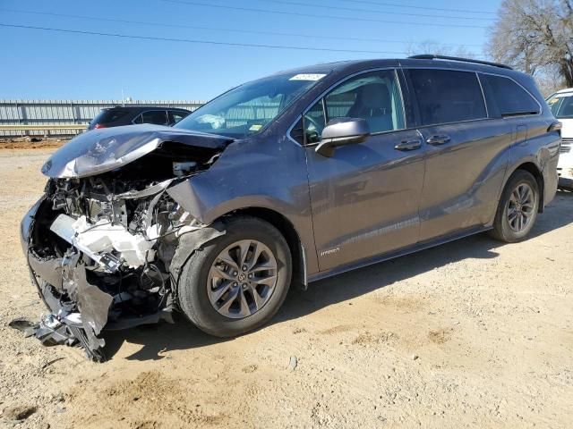 2021 Toyota Sienna LE