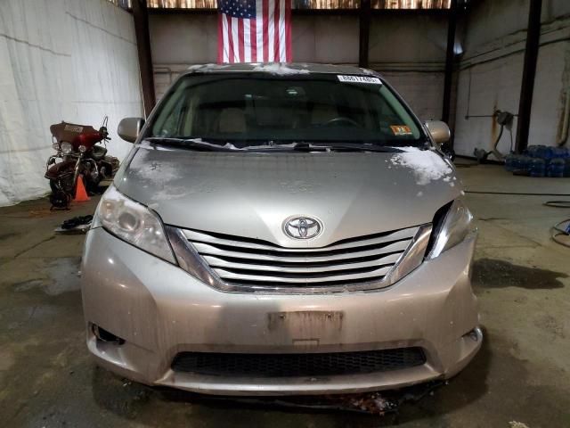 2016 Toyota Sienna LE