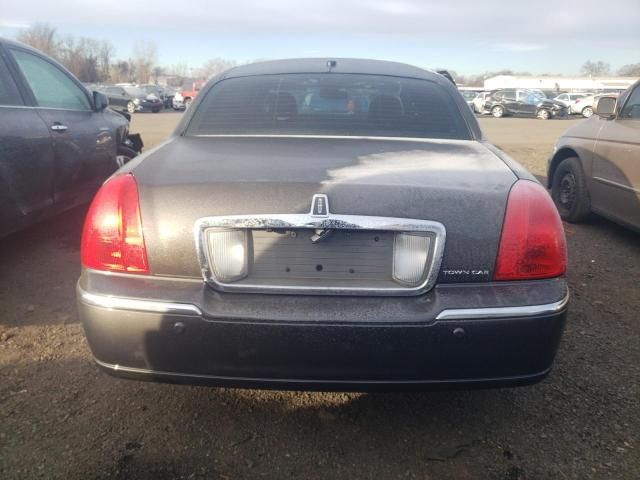 2005 Lincoln Town Car Signature Long Wheelbase