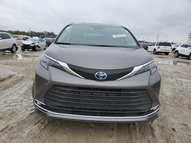 2024 Toyota Sienna XLE