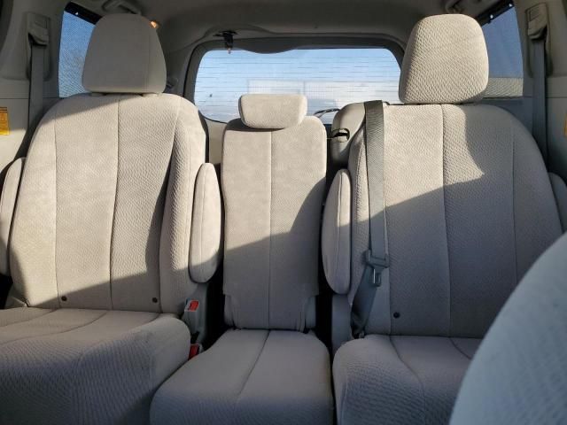 2013 Toyota Sienna LE