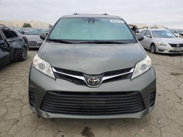 2018 Toyota Sienna LE