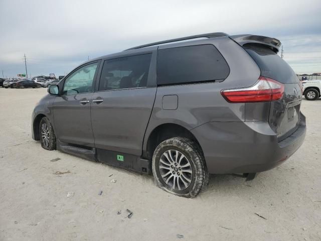 2018 Toyota Sienna XLE