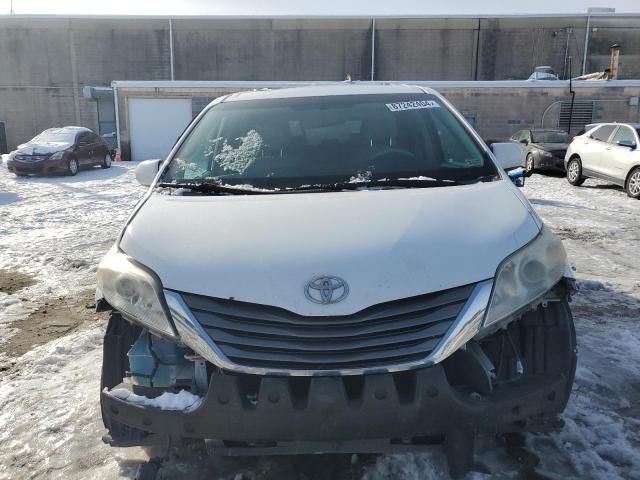 2013 Toyota Sienna XLE