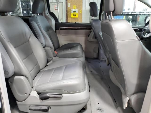 2014 Volkswagen Routan SEL Premium