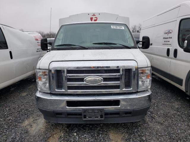 2021 Ford Econoline E350 Super Duty Cutaway Van