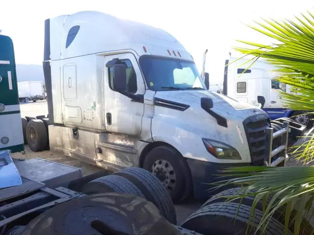 2019 Freightliner Cascadia 126