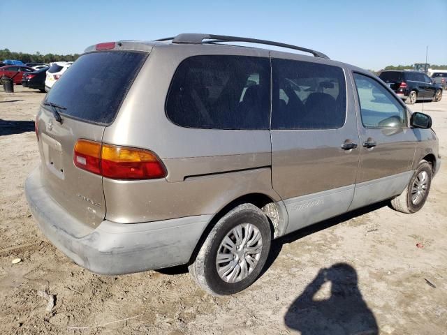 2000 Toyota Sienna LE