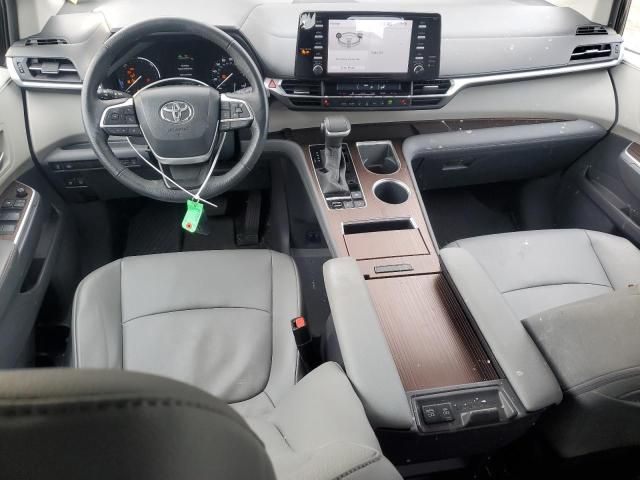 2022 Toyota Sienna XLE