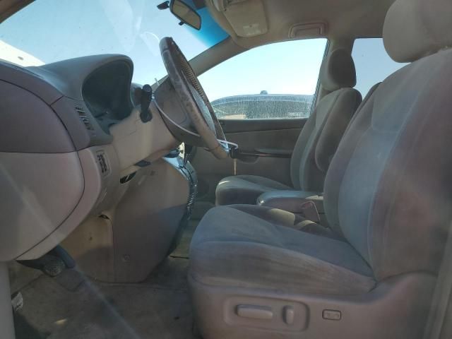 2005 Toyota Sienna XLE