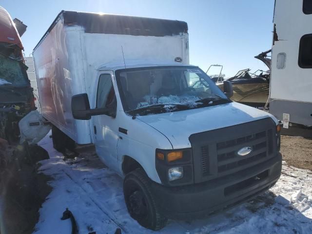 2015 Ford Econoline E350 Super Duty Cutaway Van