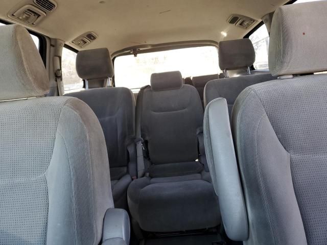 2004 Toyota Sienna CE