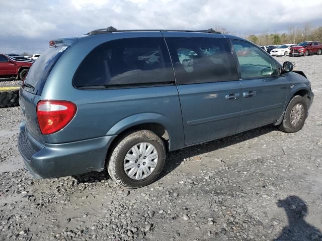 2005 Chrysler Town & Country LX