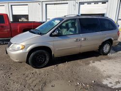 Carros salvage a la venta en subasta: 2004 Chrysler Town & Country LX