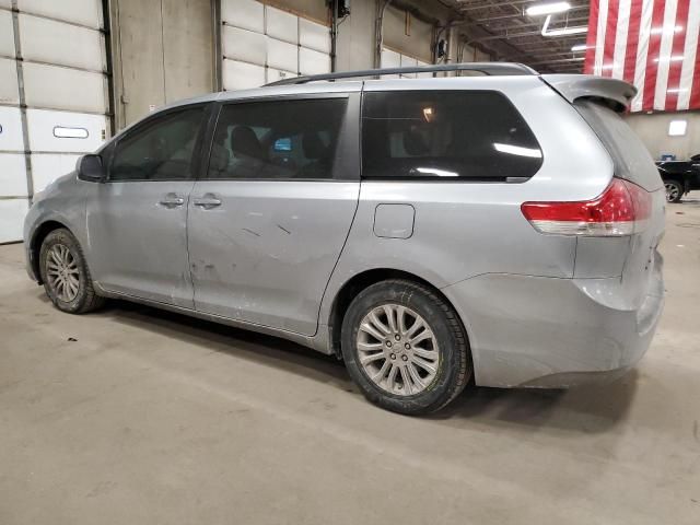 2013 Toyota Sienna XLE