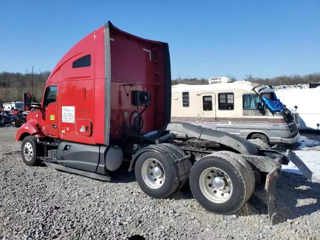 2017 Kenworth Construction T680