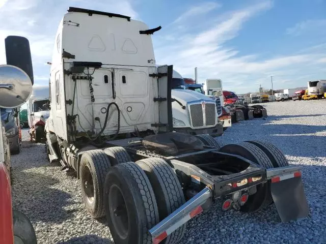 2021 Freightliner Cascadia 126