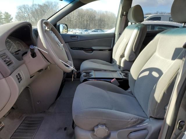 2004 Toyota Sienna LE