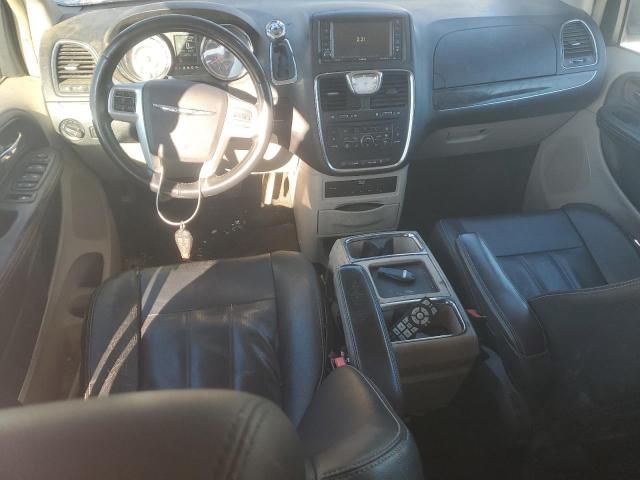 2016 Chrysler Town & Country Touring L