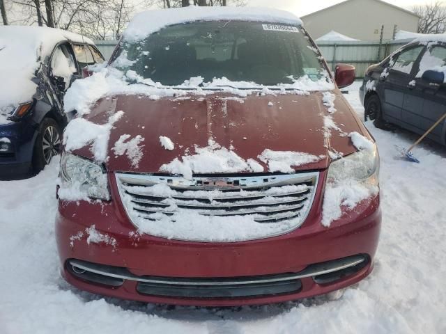 2013 Chrysler Town & Country Touring