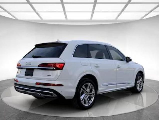 2022 Audi Q7 Premium Plus